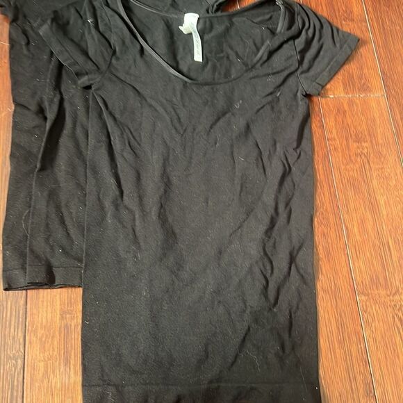 Pack of 2 Black T Shirts - RECOVERY - One Size Fits ALL T Shirt - LIKE NEW - Picture 2 of 3